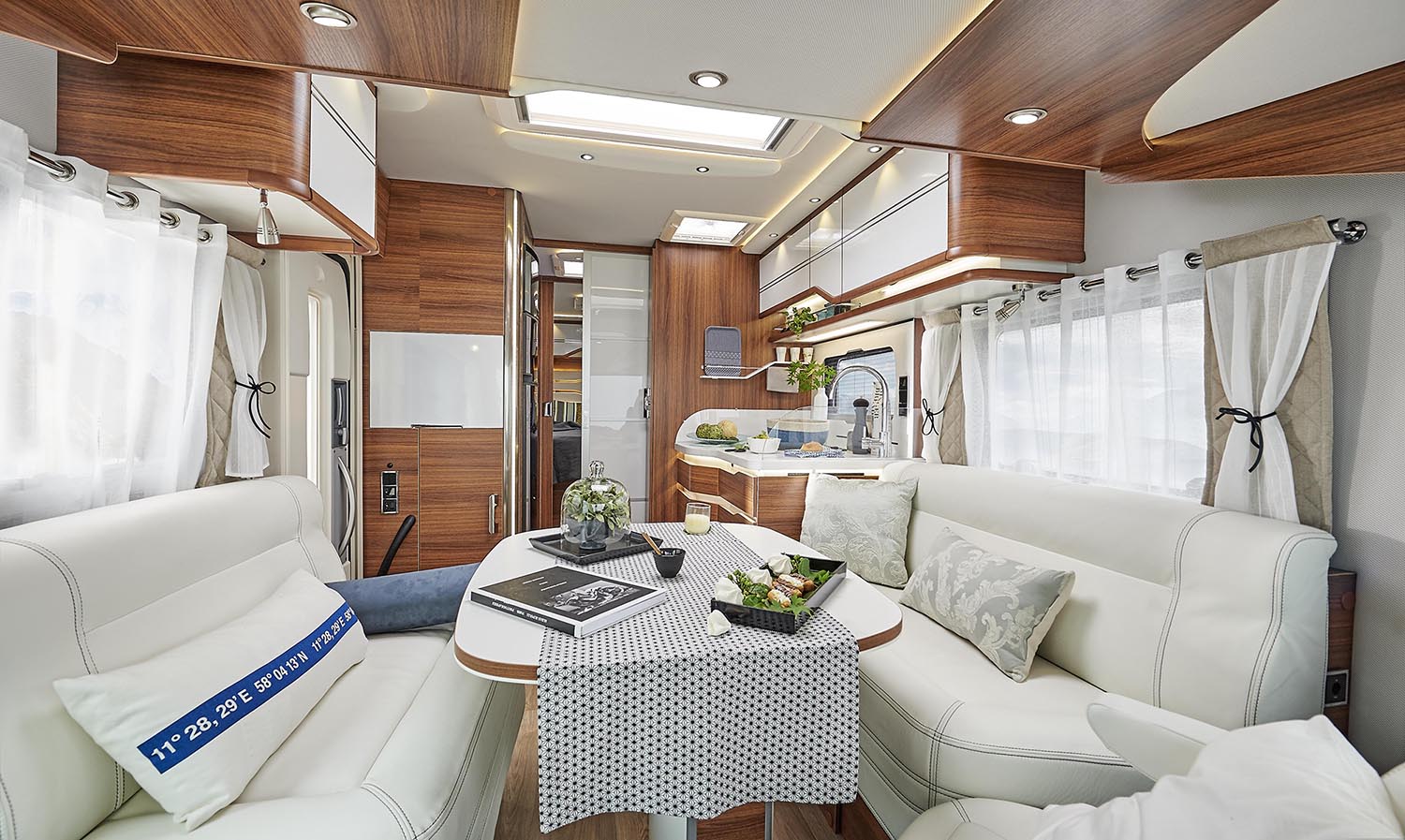 camping-car-haut-gamme-mercedes-levoyageur-lvx-salon Salon camping-car haut de gamme mercedes levoyageur LVX