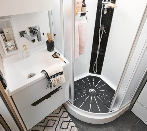 grande salle de bains camping car